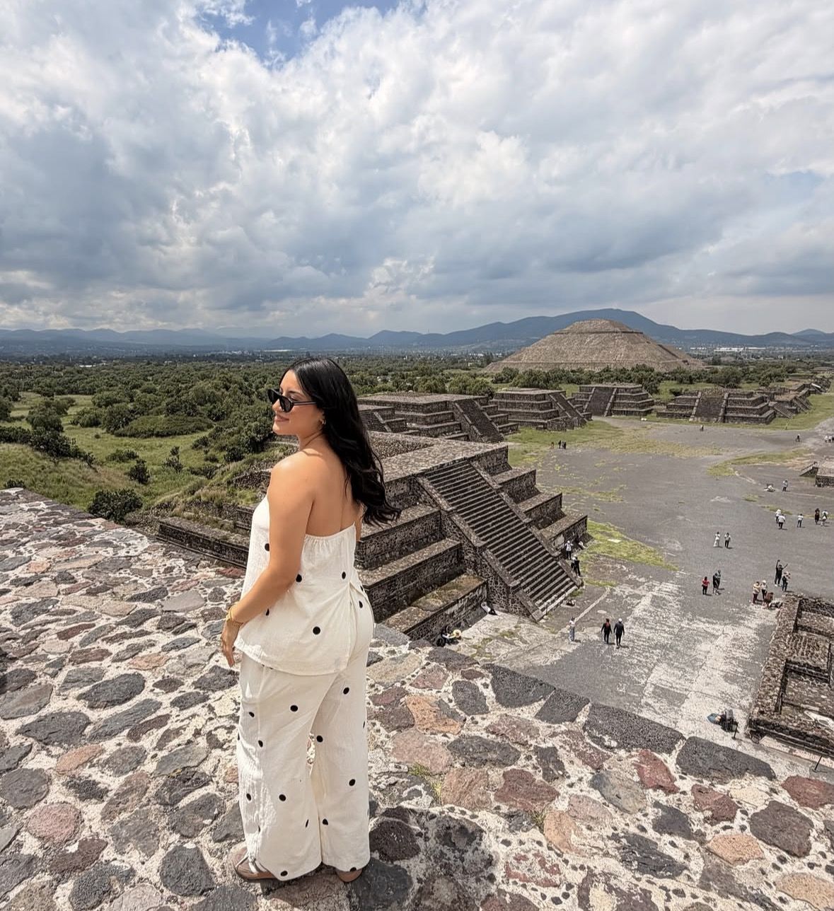 Teotihuacan, Guadalupe Shrine & Tlatelolco Day Tour with Lunch