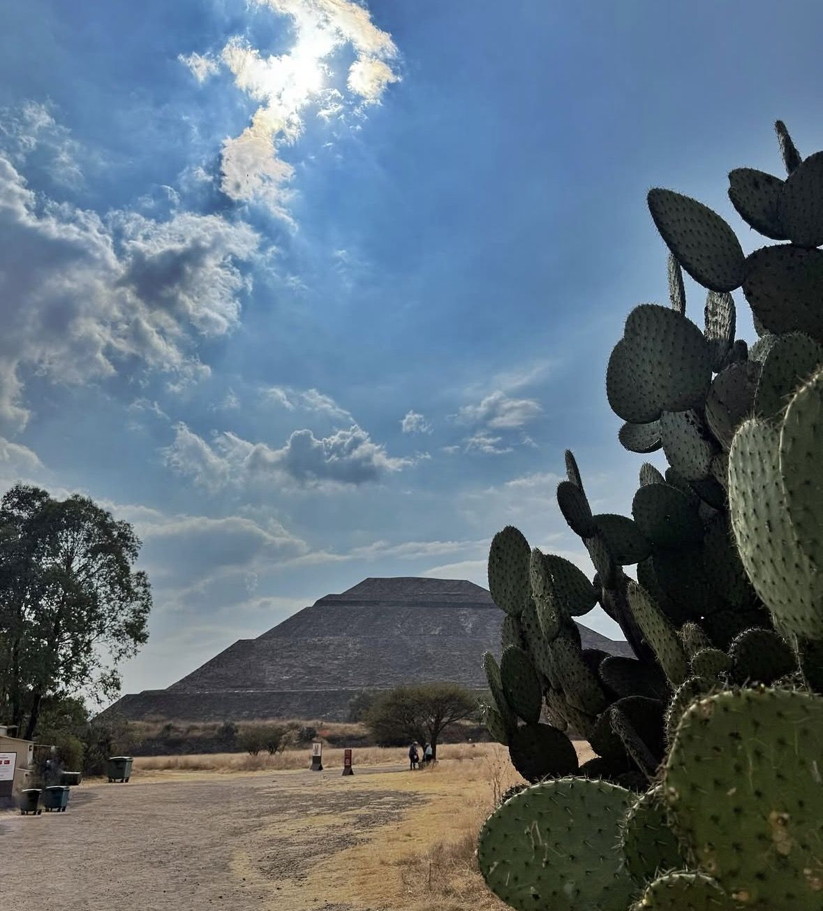 Teotihuacan pyramids morning or afternoon without tourist traps